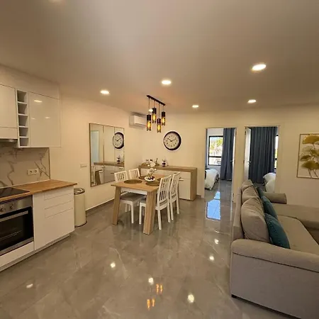 Magna Oura Apartment